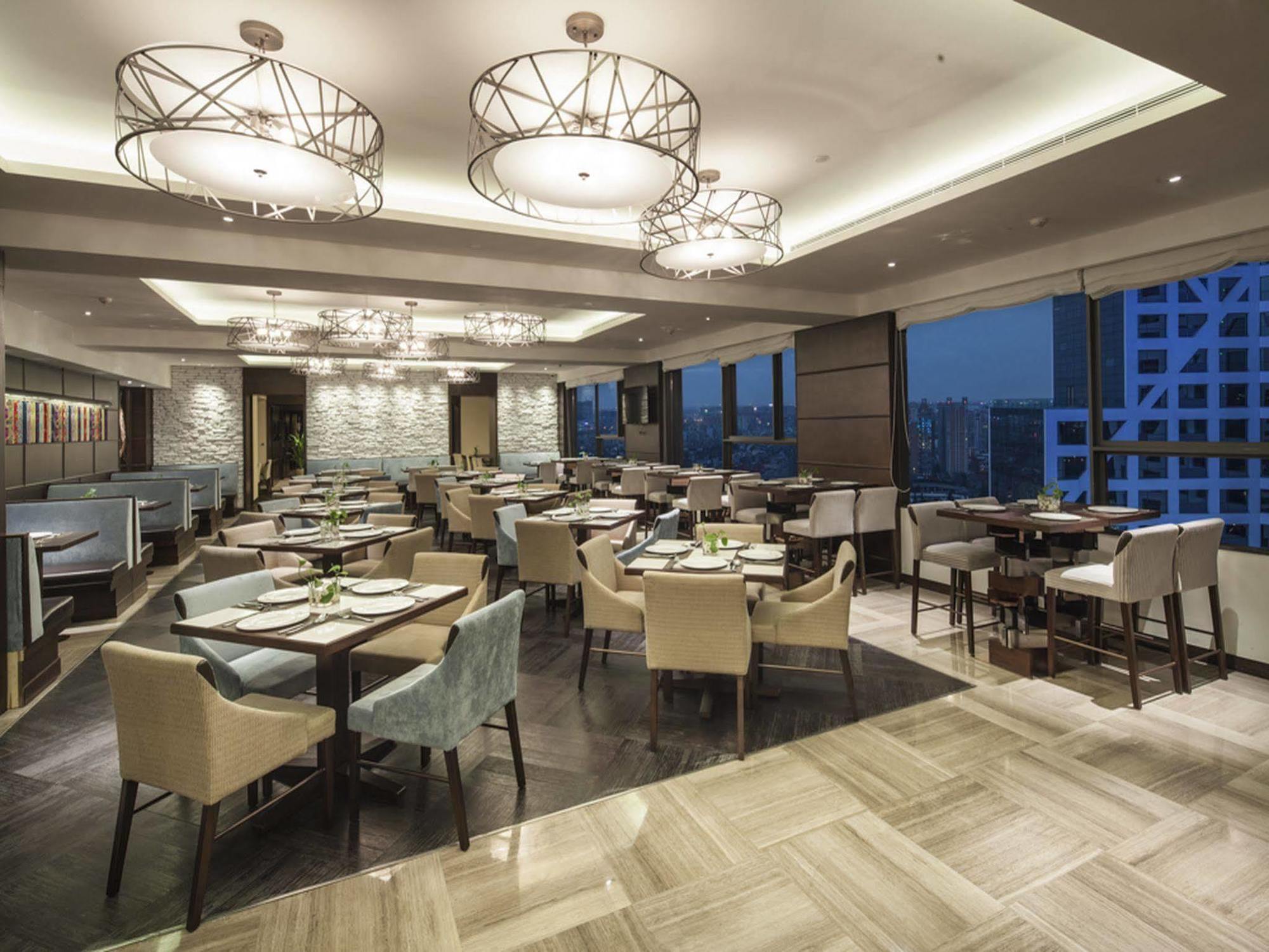 Ascott Raffles City Chengdu Bagian luar foto